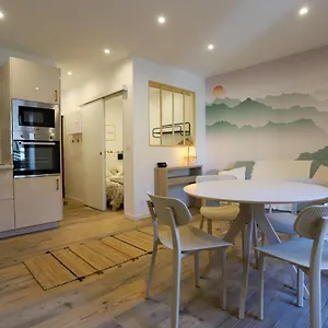 https://reve-blanc-a-annecy-centre-ville-et-lac.hotels-rhonealpes.com