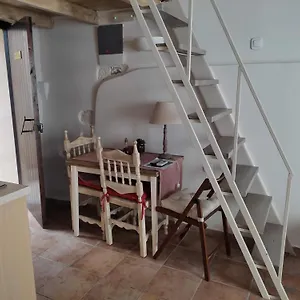 https://loggia-traditional-suites.rethymnohotels.net